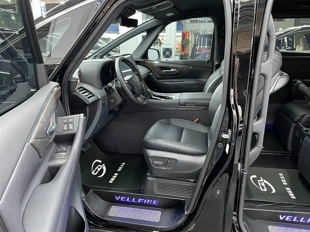 Toyota Vellfire 2024 — фото 8
