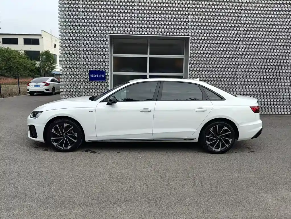Audi A4L 2023 — фото 2