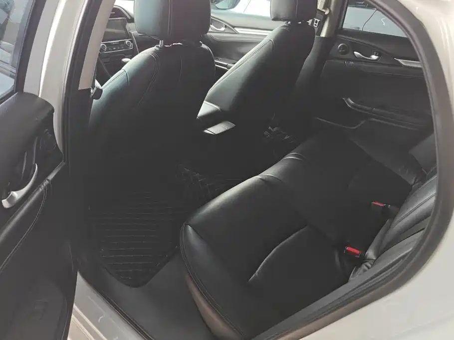 Honda Civic 2018 — фото 11