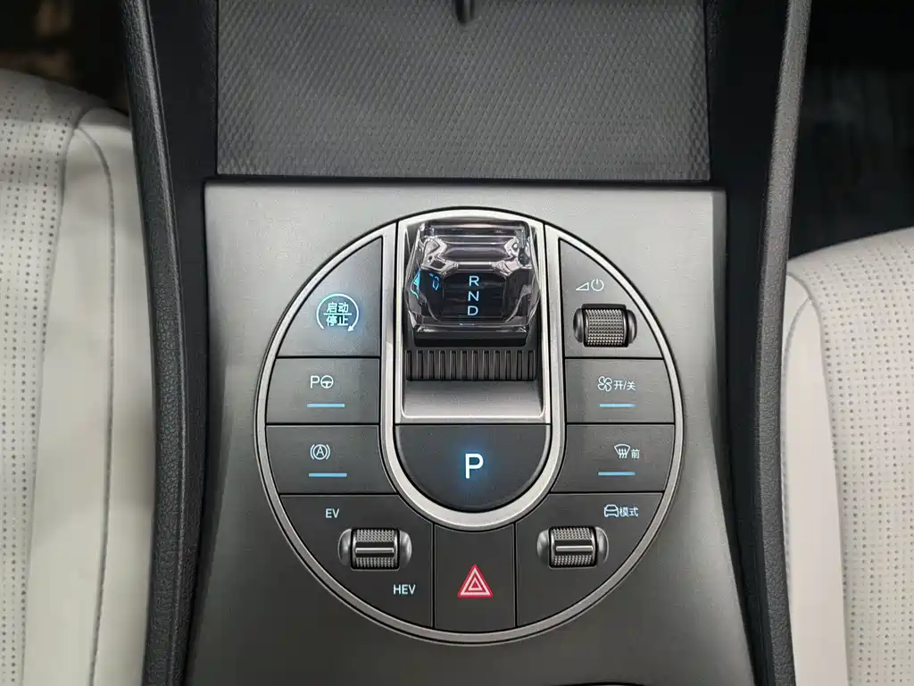 BYD Seal 05 DM-i 2025 — фото 10