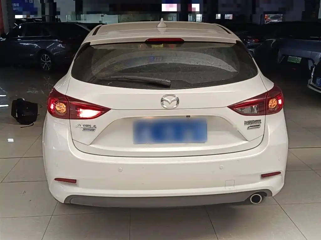 Mazda 3 Axela 2017 — фото 6