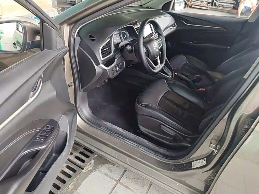 Buick Excelle 2015 — фото 16