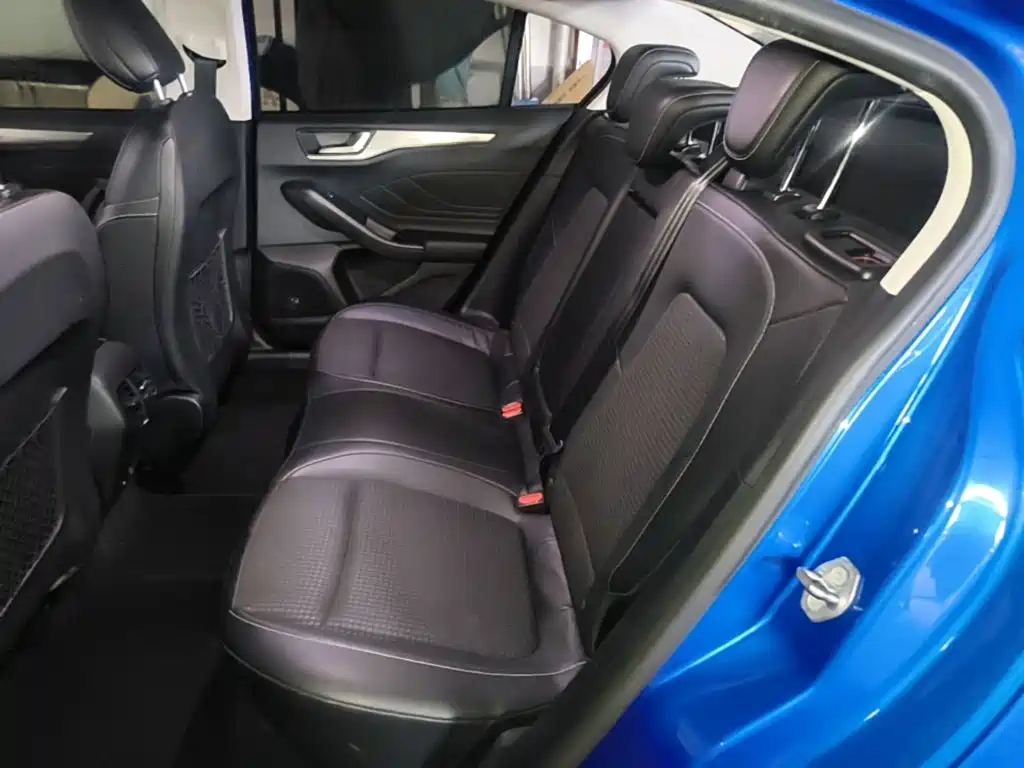 Ford Focus 2019 — фото 17