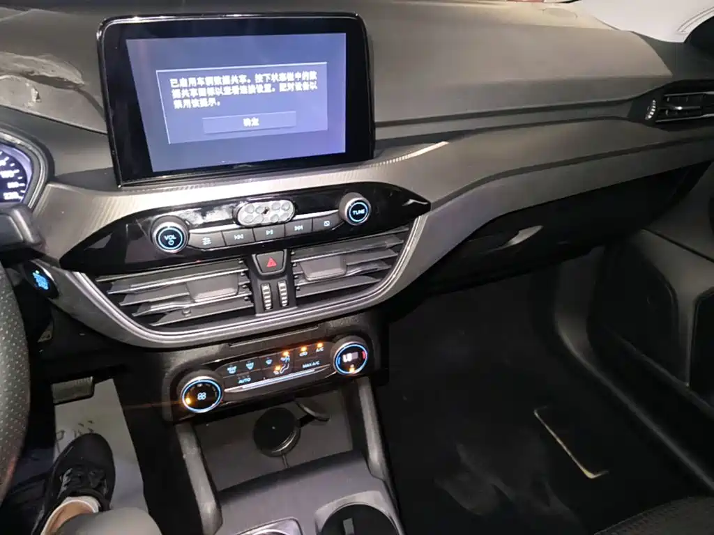 Ford Focus 2019 — фото 13