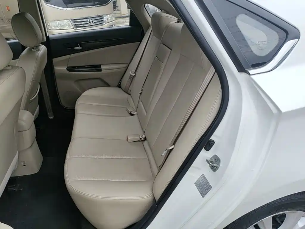 Changan Eado 2014 — фото 17