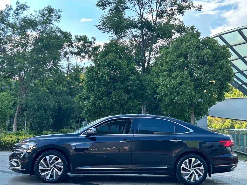 Volkswagen Passat PHEV 2021 — фото 6