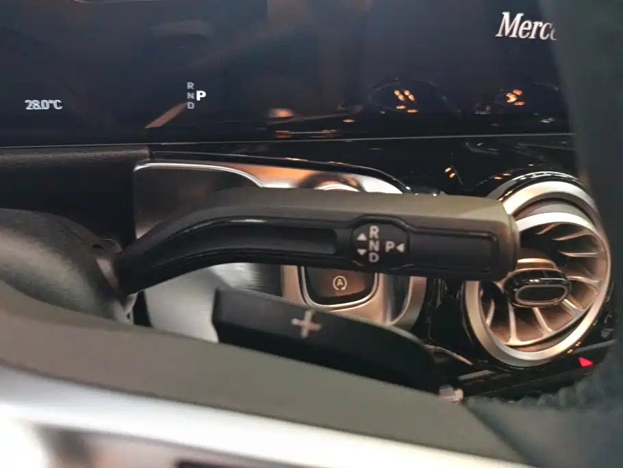 Mercedes-Benz GLB 2025 — фото 16