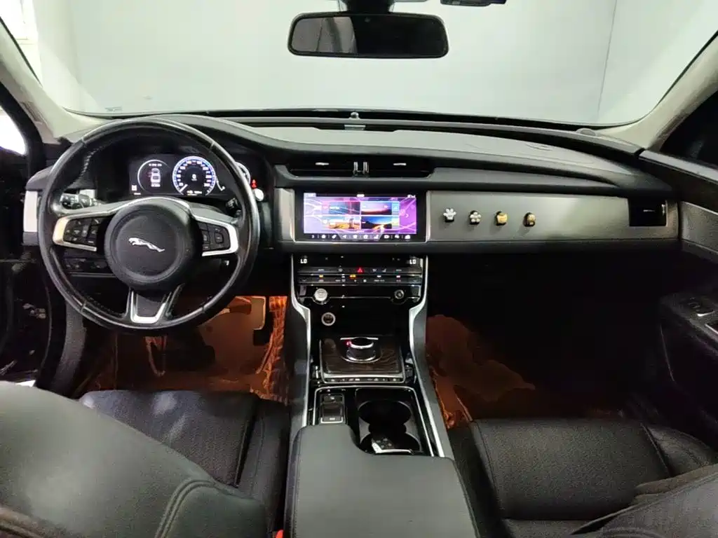 Jaguar XFL 2018 — фото 14