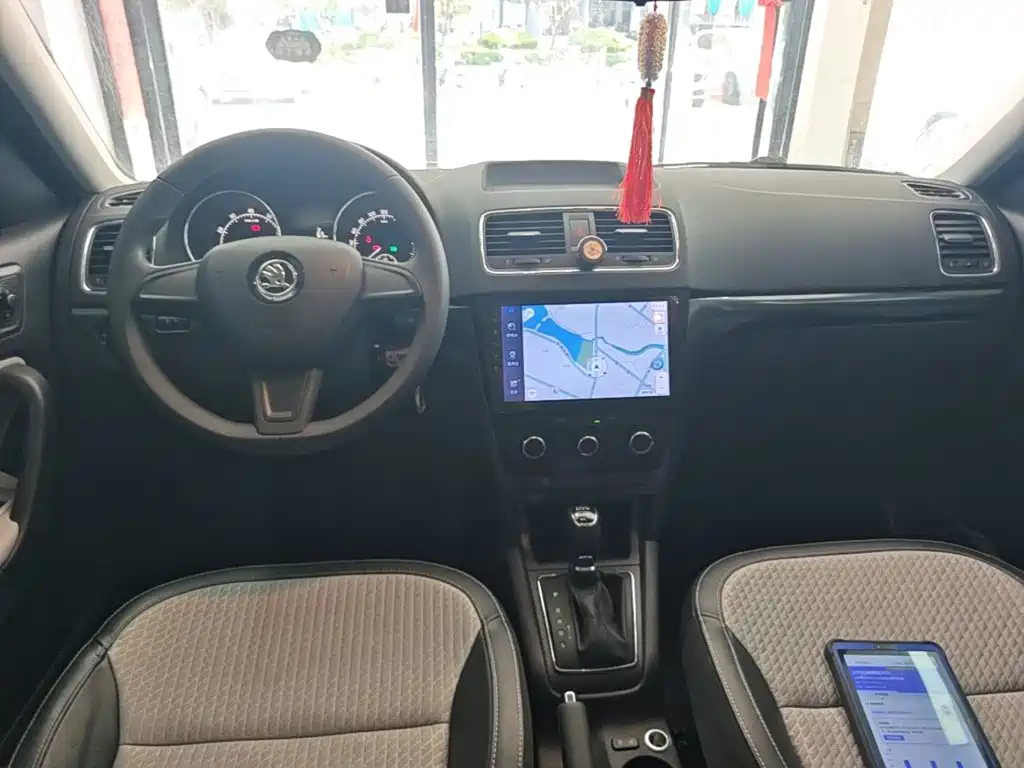Skoda Yeti 2018 — фото 10