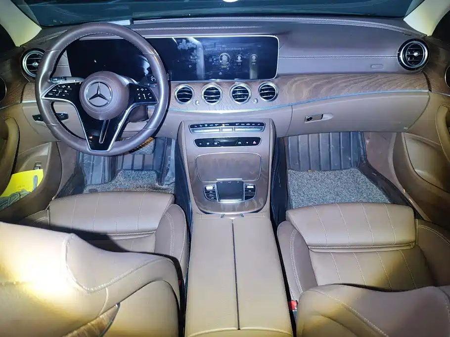 Mercedes-Benz E-Class 2022 — фото 12