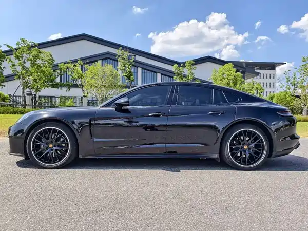 Porsche Panamera 2023