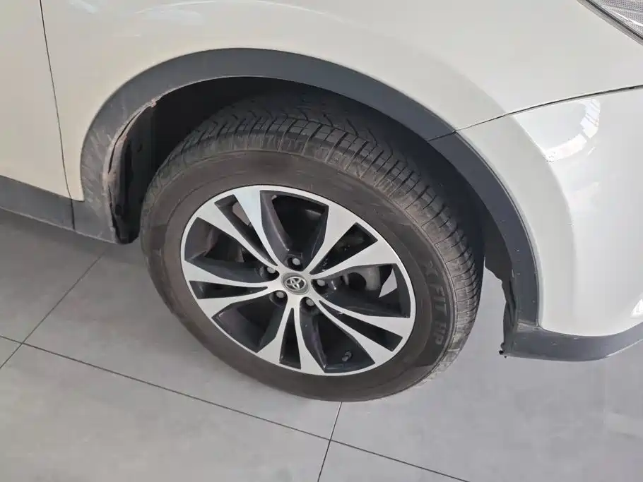Toyota RAV4 2015