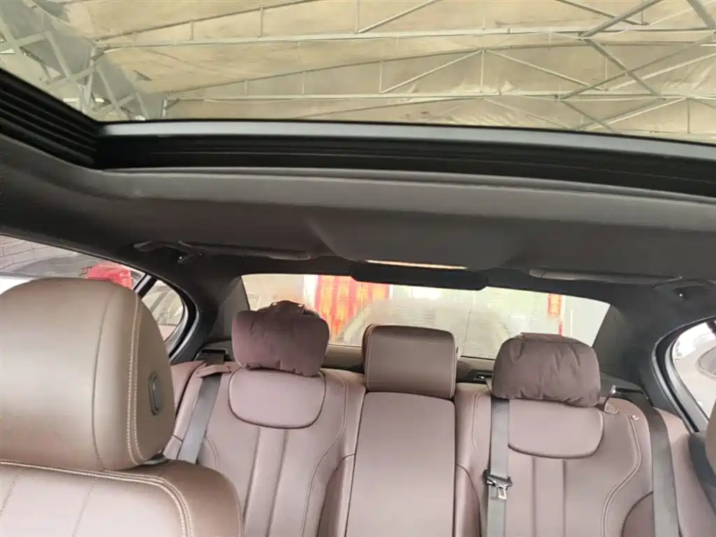 BMW 5 Series 2019 — фото 18