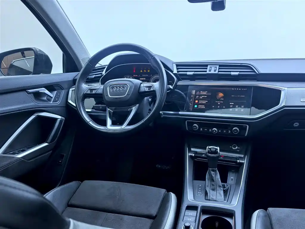 Audi Q3 2023 — фото 15