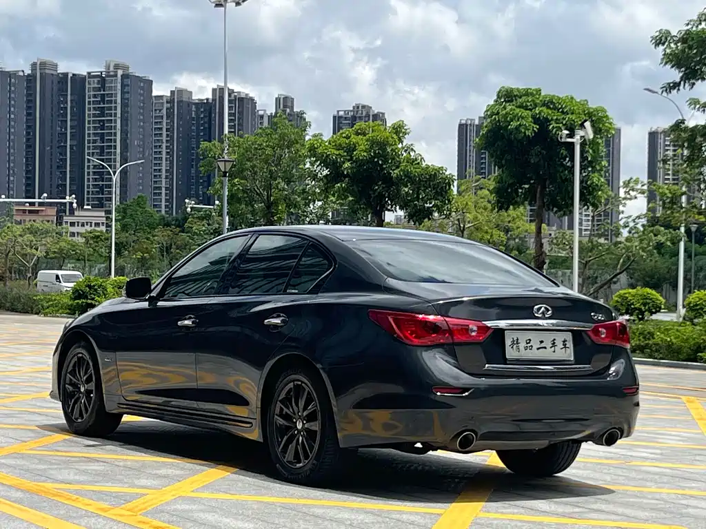 Infiniti Q50L 2015