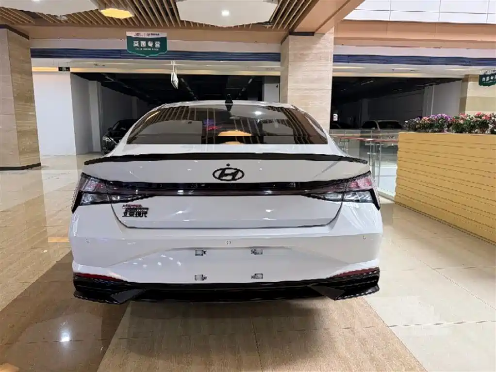 Hyundai Elantra 2023 — фото 11
