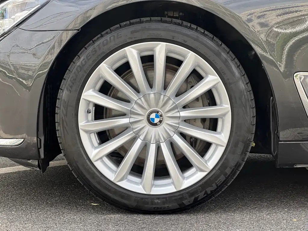 BMW 7 Series 2017 — фото 8