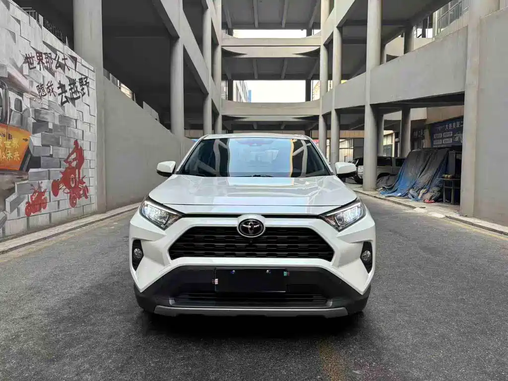 Toyota RAV4 2020 — фото 3