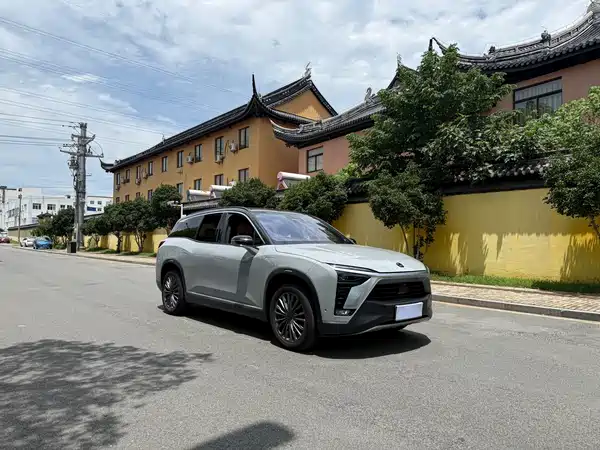NIO ES8 2021