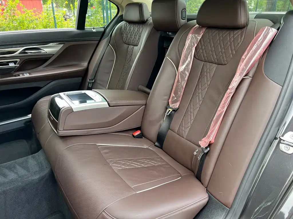 BMW 7 Series 2017 — фото 15
