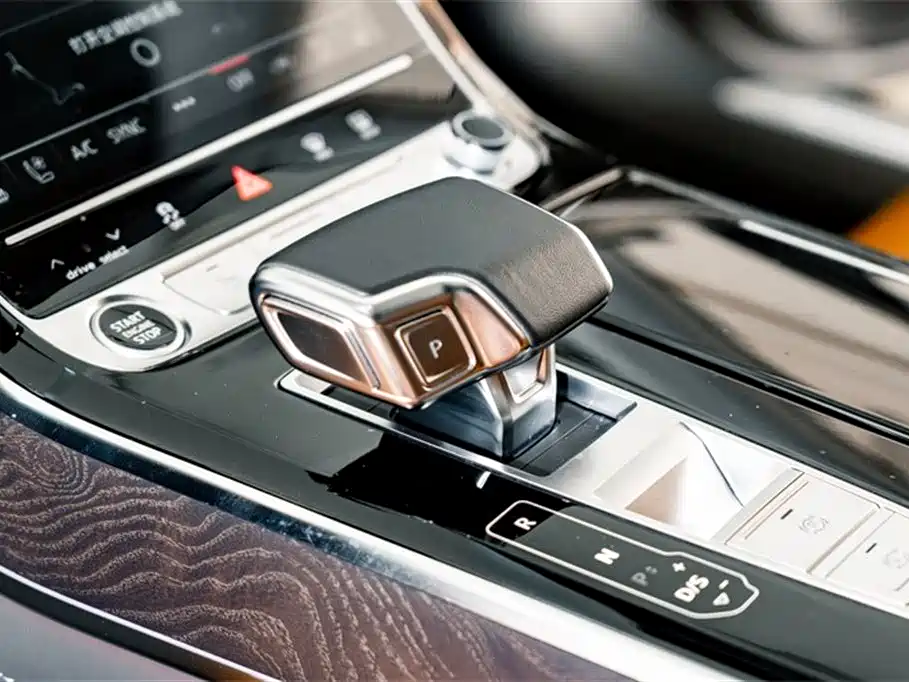 Audi A8 2023 — фото 17