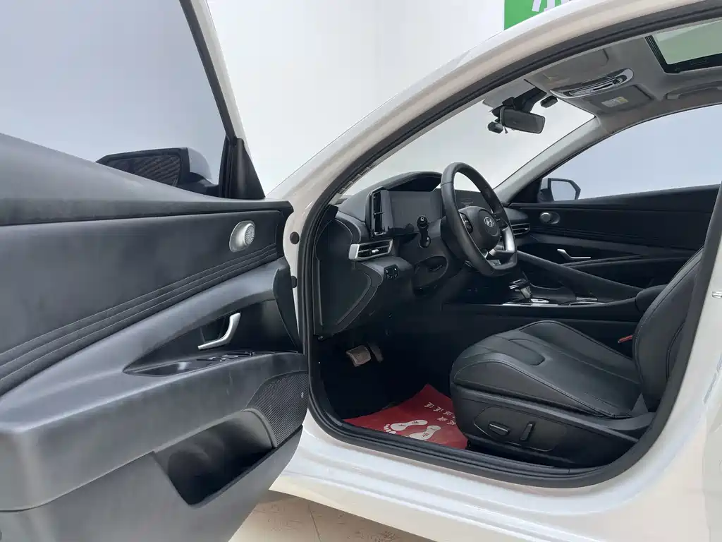 Hyundai Elantra 2022 — фото 17