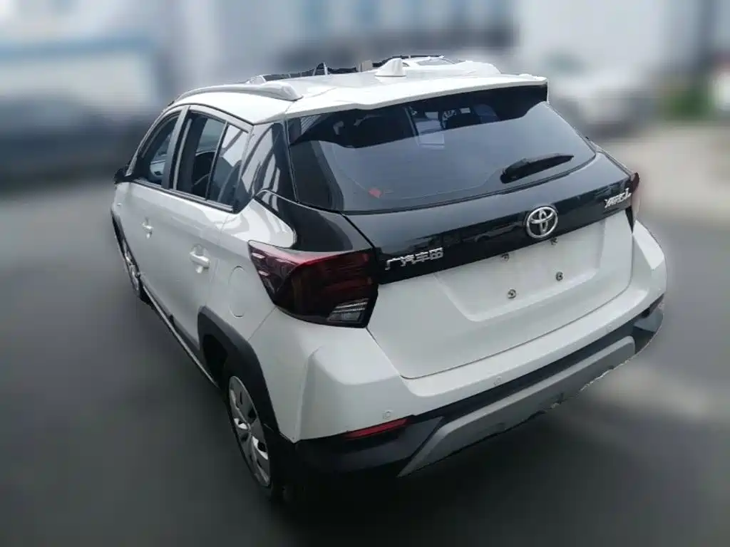 Toyota Yaris L 2020 — фото 9