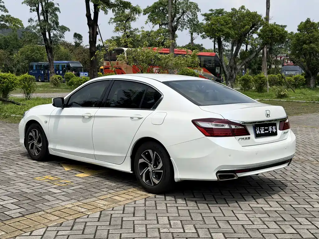 Honda Accord 2017 — фото 14