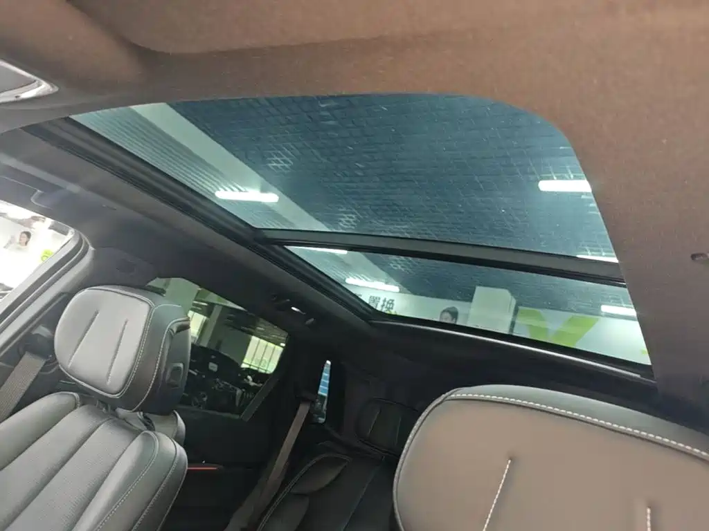 Cadillac XT5 2025 — фото 18