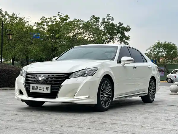 Toyota Crown 2018