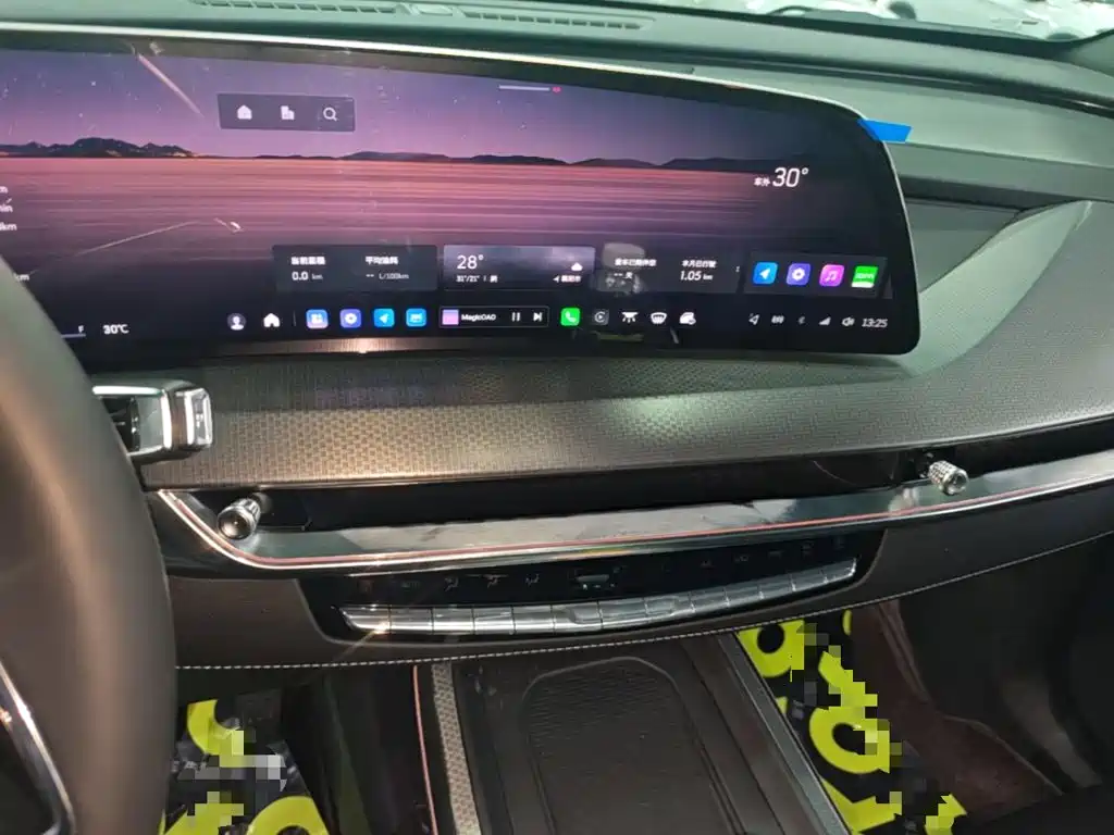 Cadillac XT5 2025 — фото 13