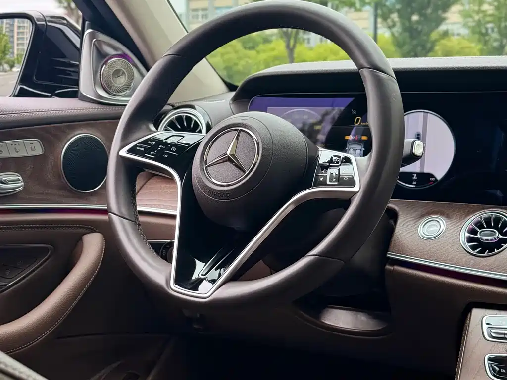Mercedes-Benz E-Class 2023 — фото 11
