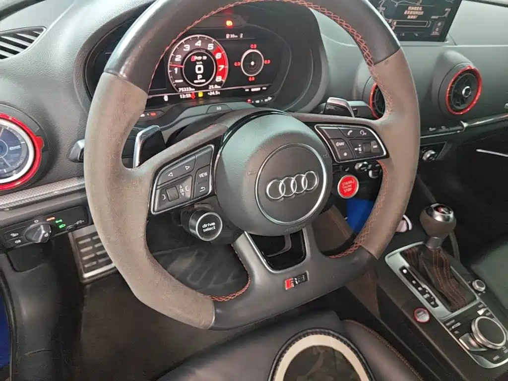 Audi RS 3 2019 — фото 11