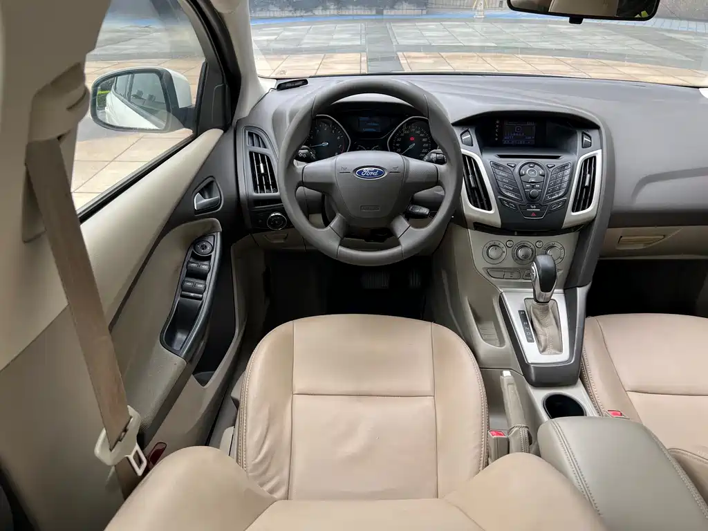 Ford Focus 2014 — фото 10