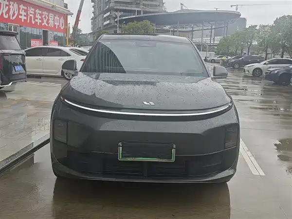 Li Auto L6 2025