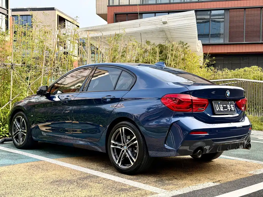 BMW 1 Series 2021 — фото 10