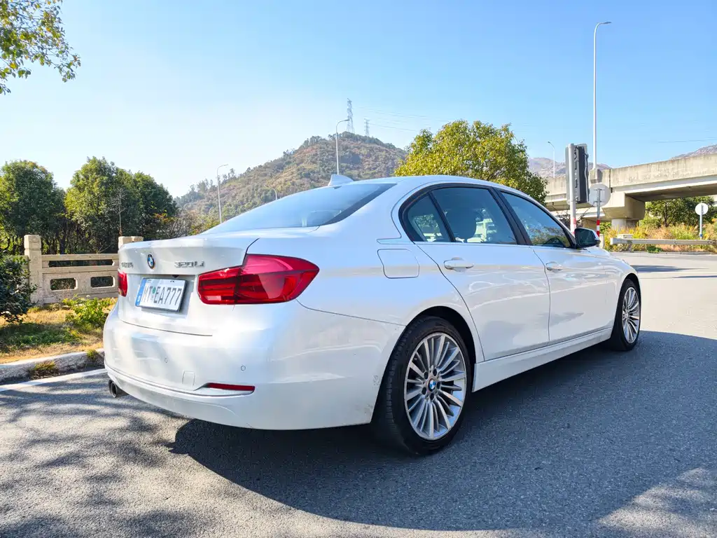 BMW 3 Series 2019 — фото 9