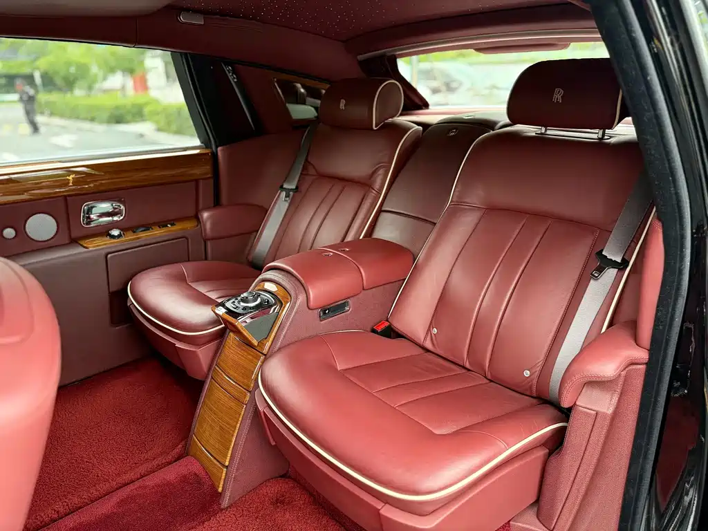 Rolls-Royce Phantom 2015 — фото 28