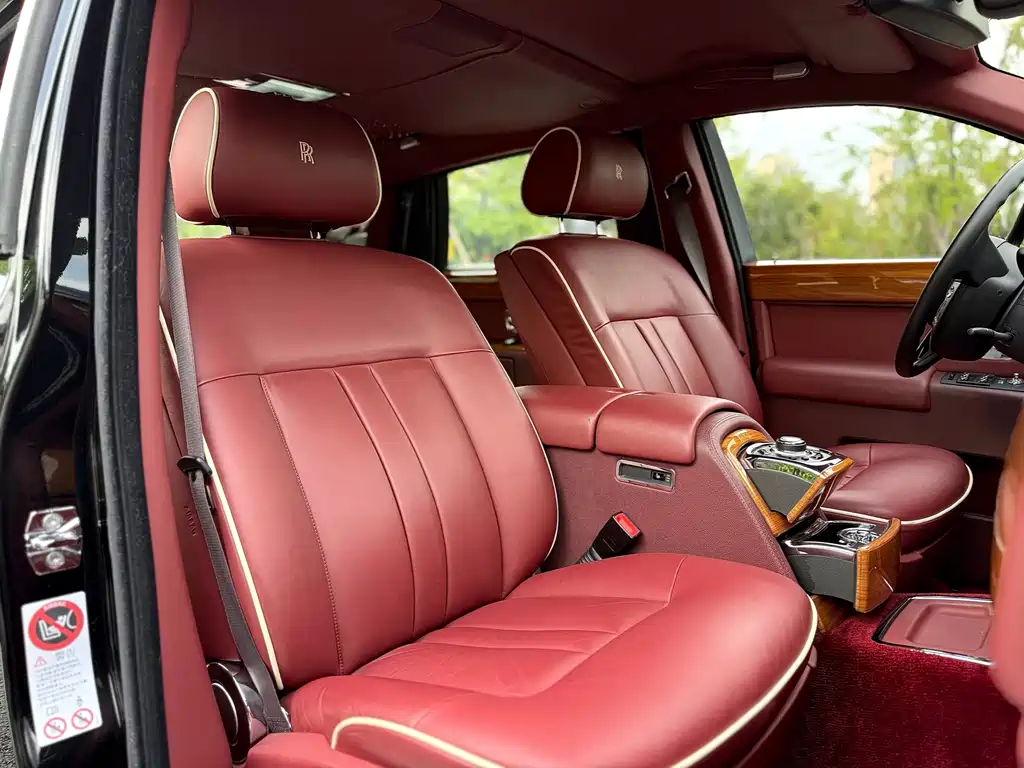 Rolls-Royce Phantom 2015 — фото 13