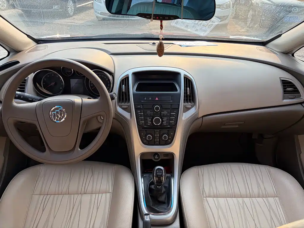 Buick Excelle 2014 — фото 10