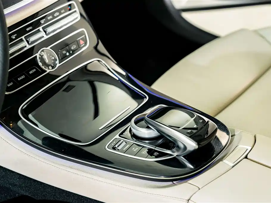 Mercedes-Benz E-Class 2017 — фото 12