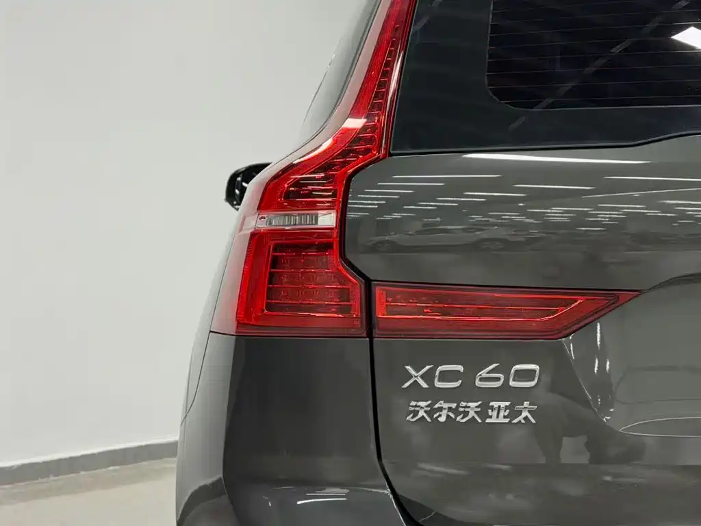 Volvo XC60 2021 — фото 21