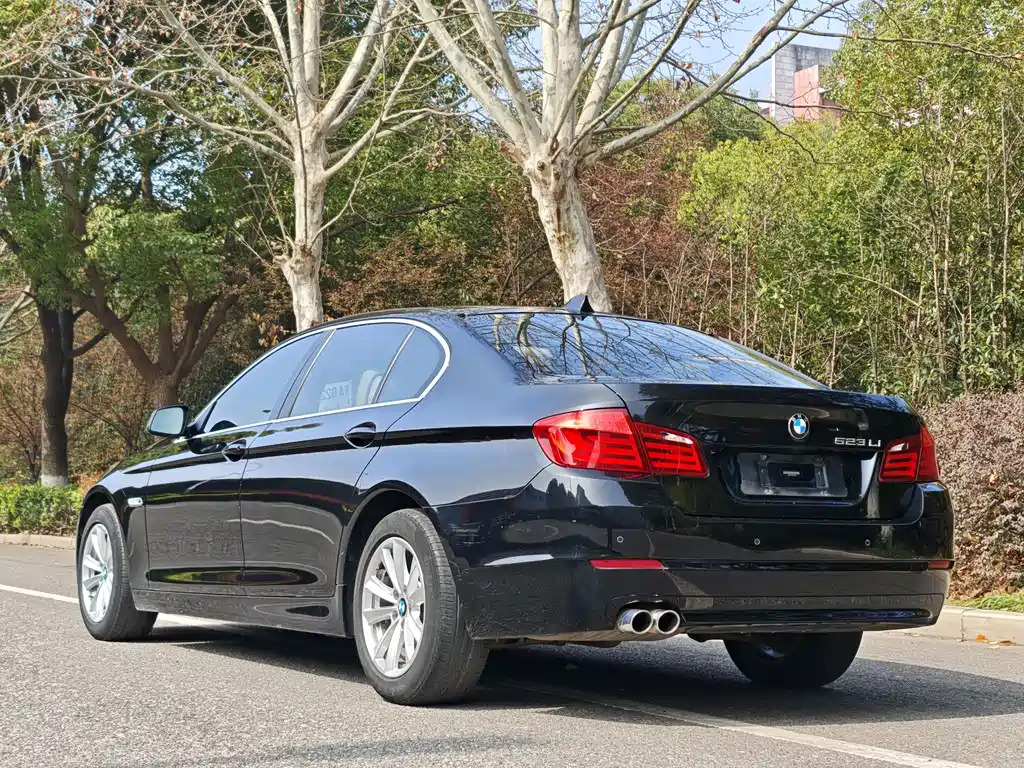 BMW 5 Series 2012 — фото 15