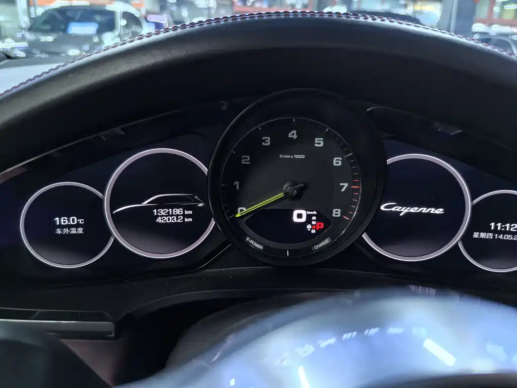 Porsche Cayenne Hybrid 2019 — фото 11