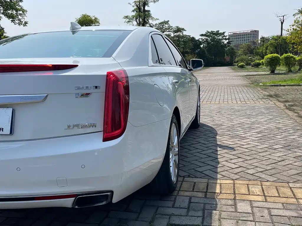 Cadillac XTS 2017 — фото 11