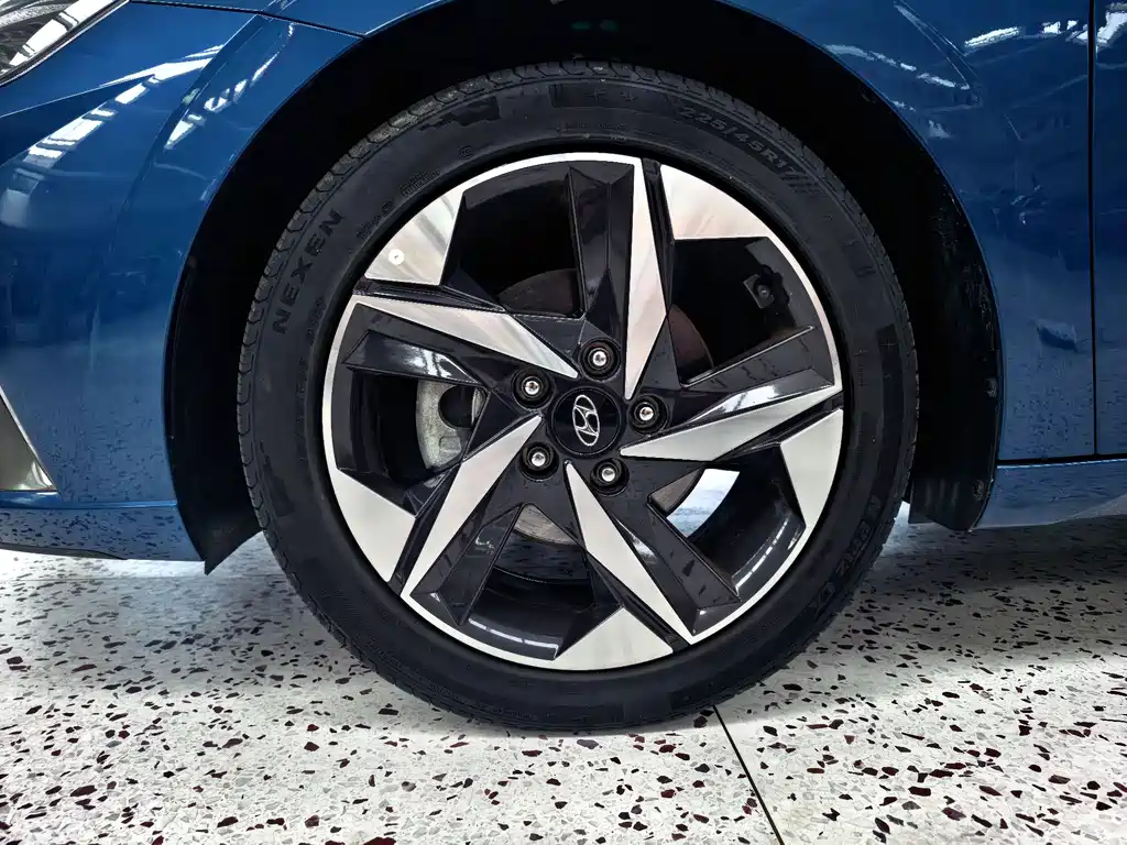 Hyundai Elantra 2022 — фото 21