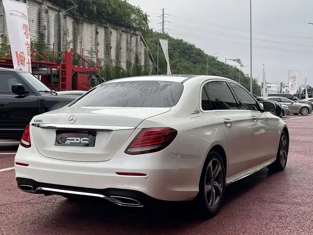 Mercedes-Benz E-Class 2018 — фото 16