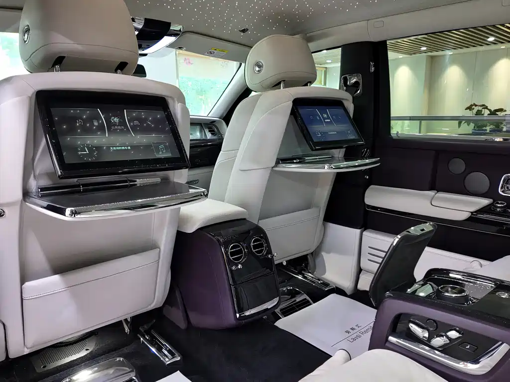 Rolls-Royce Phantom 2019 — фото 10