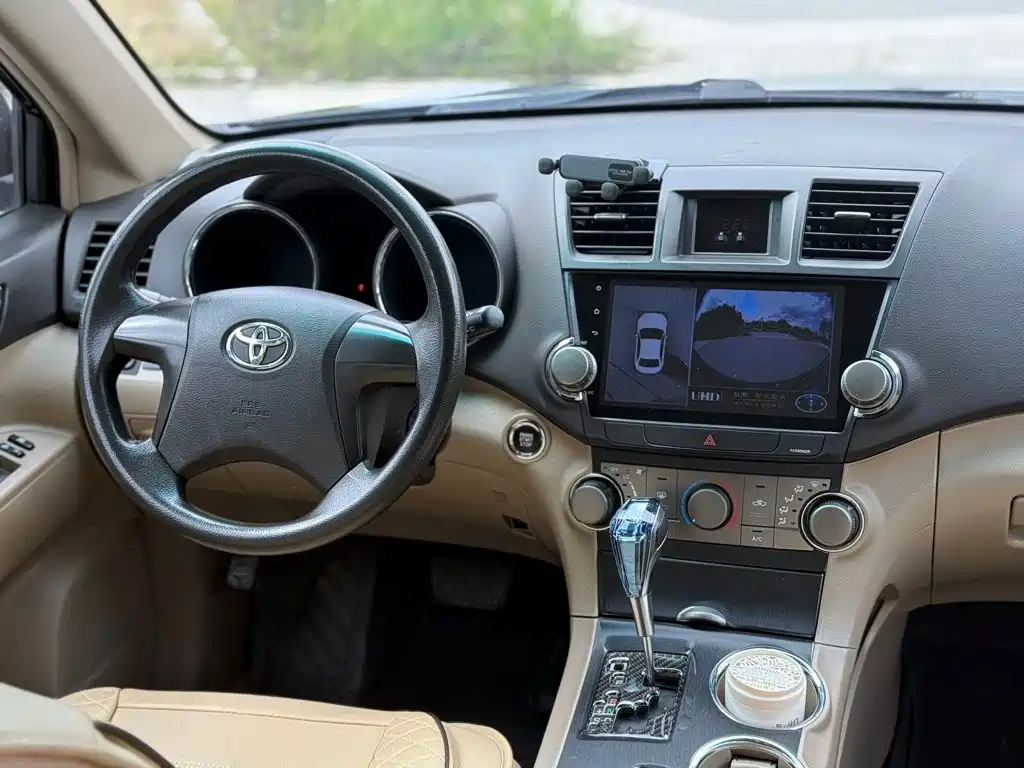Toyota Highlander 2012 — фото 10