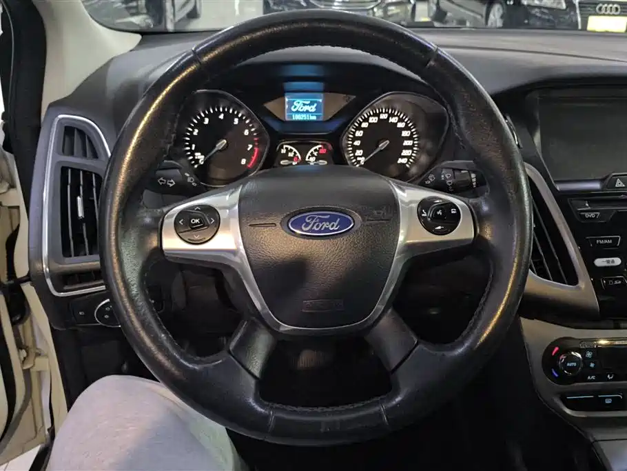 Ford Focus 2014 — фото 15